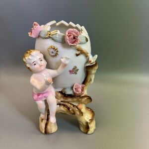 Vintage Ucagco Porcelain Cherub With Cracked Egg Planter/Vase About 5.5” Tall